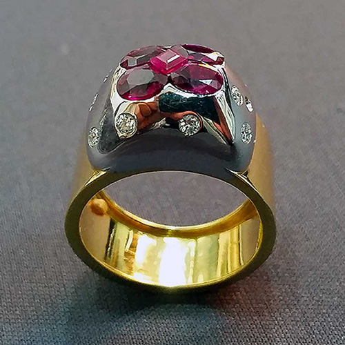 Ring in white and yellow gold